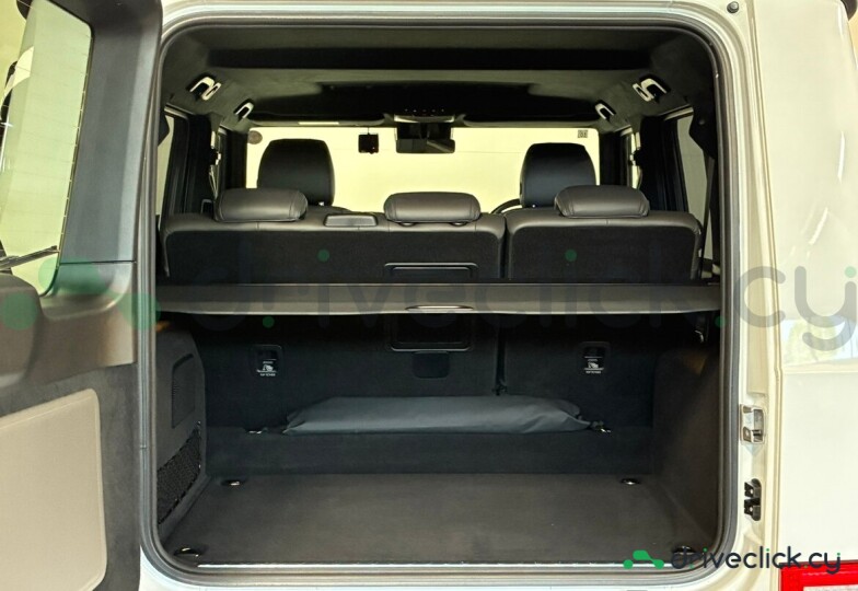 Mercedes G-class White