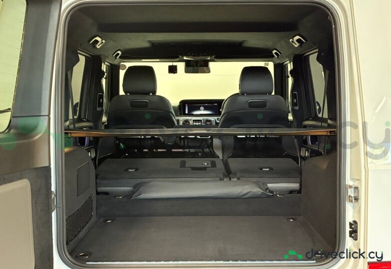 Mercedes G-class White