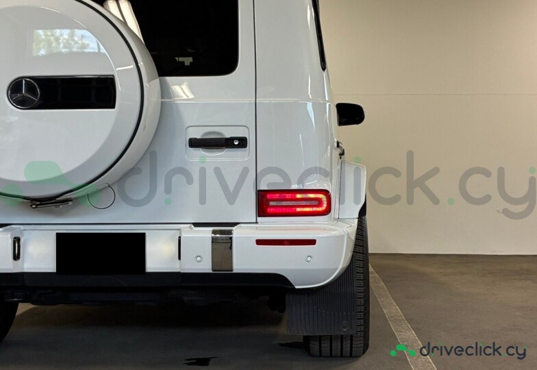 Mercedes G-class White