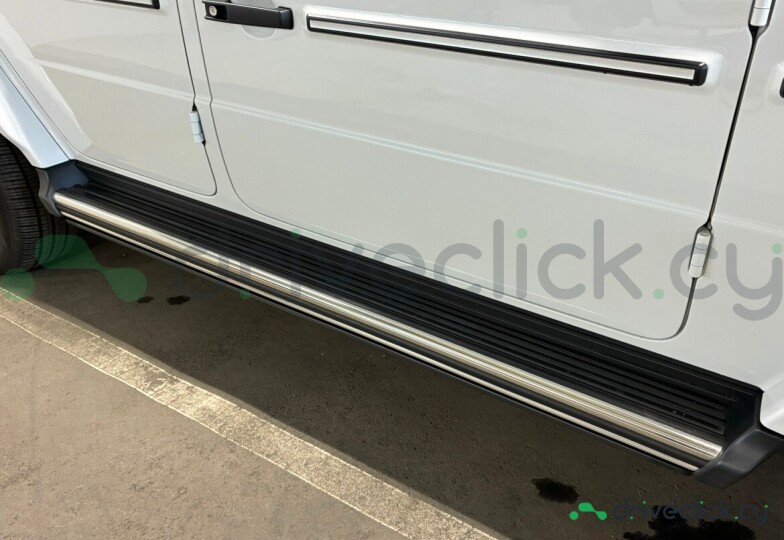 Mercedes G-class White