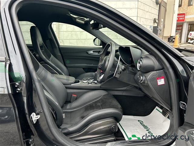 Alfa Romeo Giulia Black