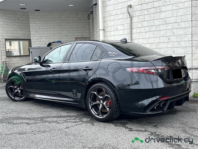 Alfa Romeo Giulia Black