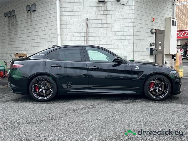 Alfa Romeo Giulia Black