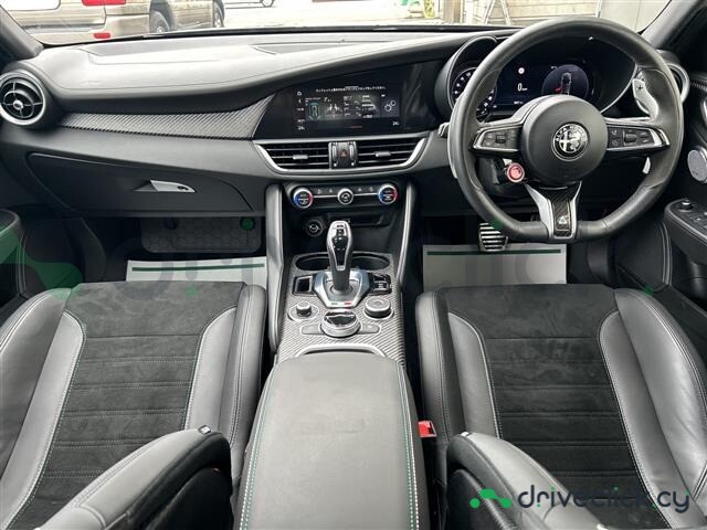 Alfa Romeo Giulia Black