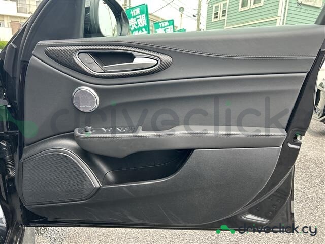 Alfa Romeo Giulia Black