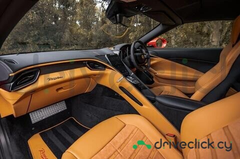 Ferrari Roma Красный