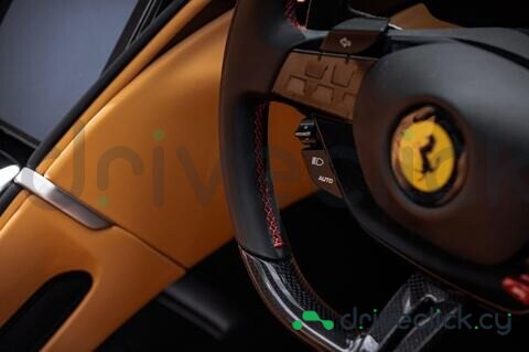 Ferrari Roma Красный