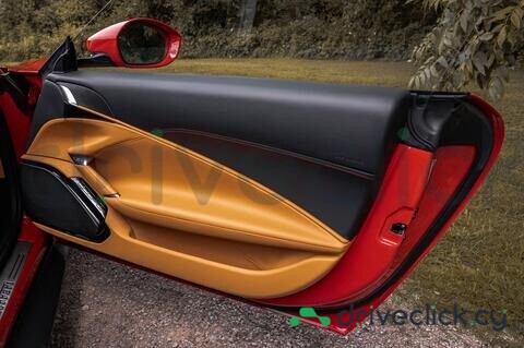 Ferrari Roma Красный