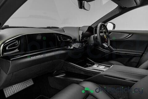 Ferrari Purosangue Черный