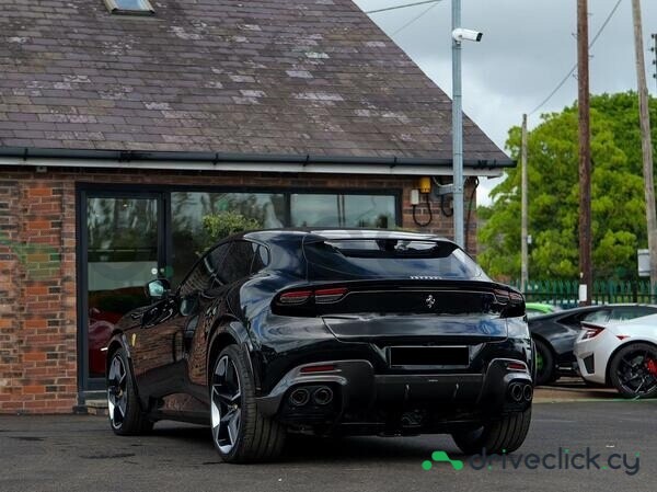 Ferrari Purosangue Черный