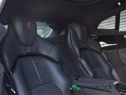 Ferrari Purosangue Красный