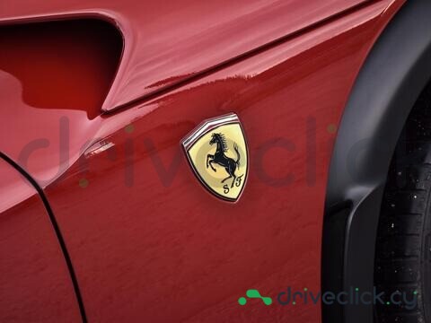 Ferrari Purosangue Красный