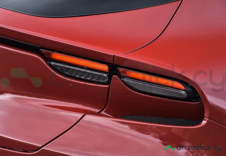 Ferrari Purosangue Красный