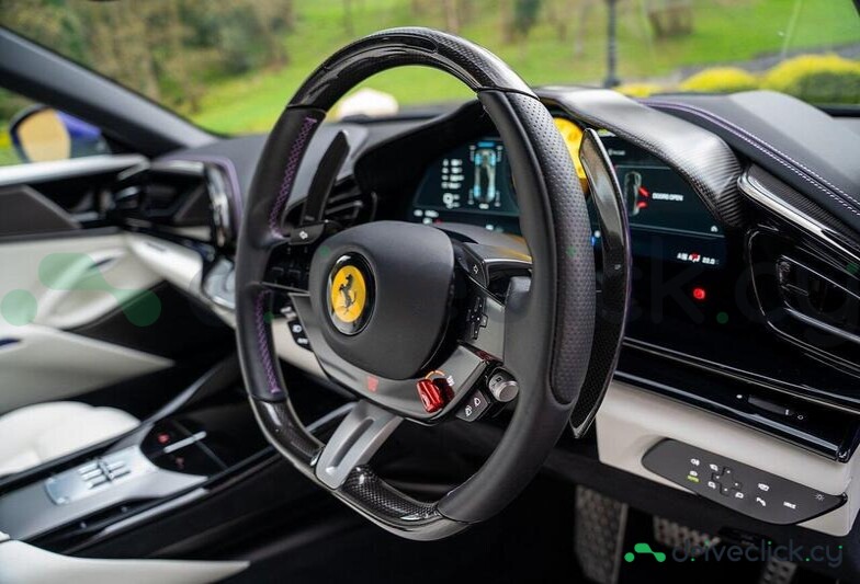 Ferrari Purosangue Фиолетовый