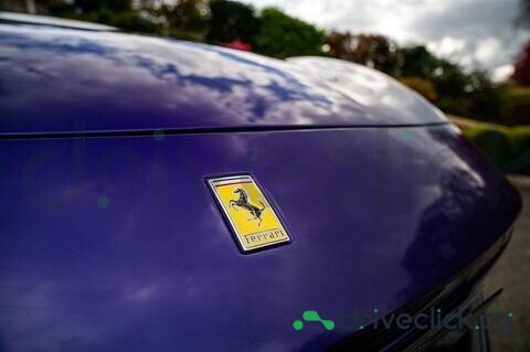 Ferrari Purosangue Фиолетовый