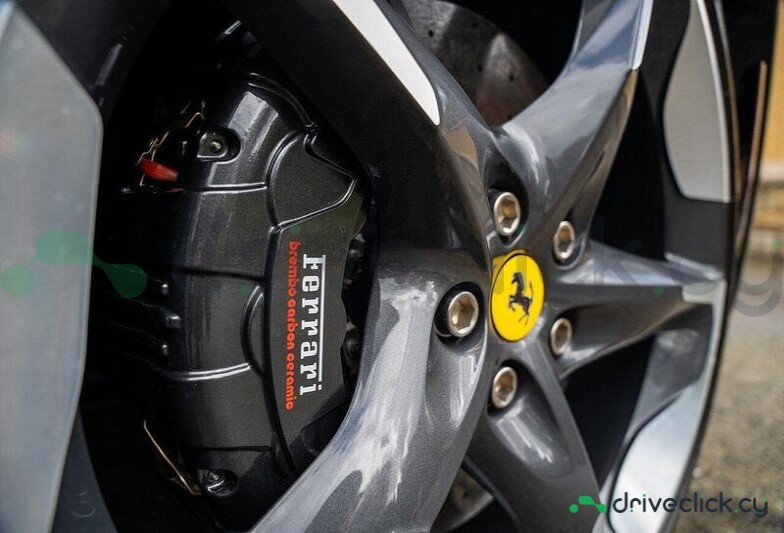 Ferrari Purosangue Фиолетовый