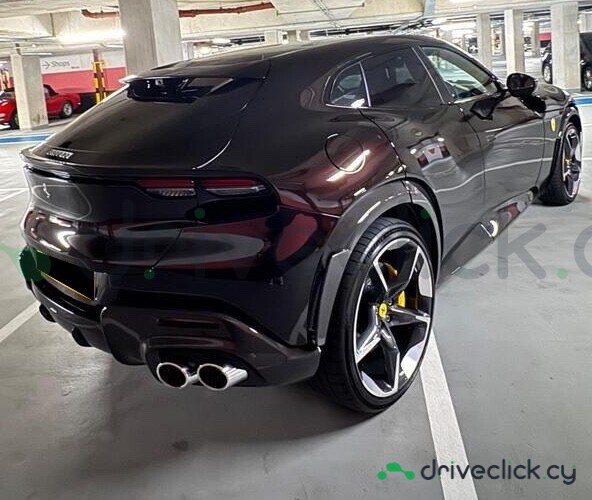 Ferrari Purosangue Черный