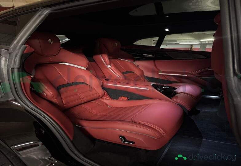 Ferrari Purosangue Черный