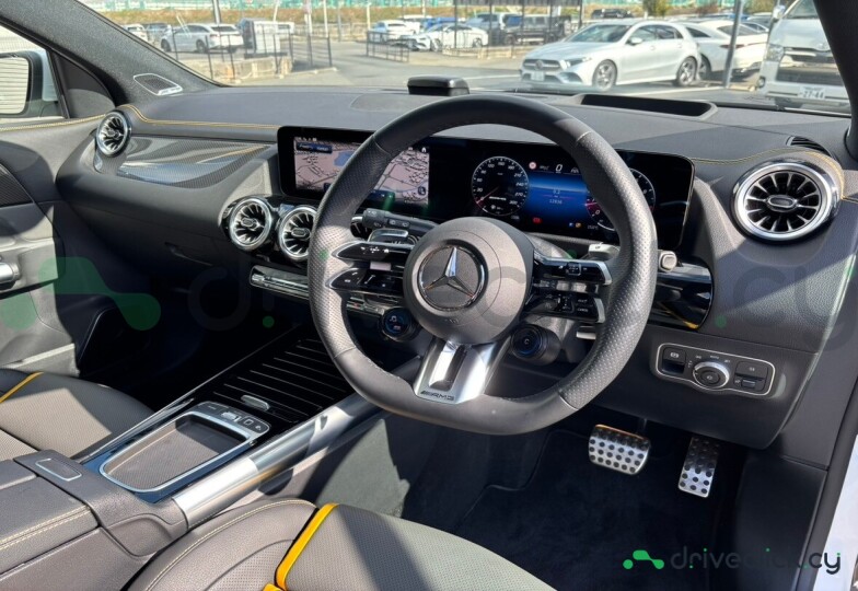 Mercedes GLA-class White