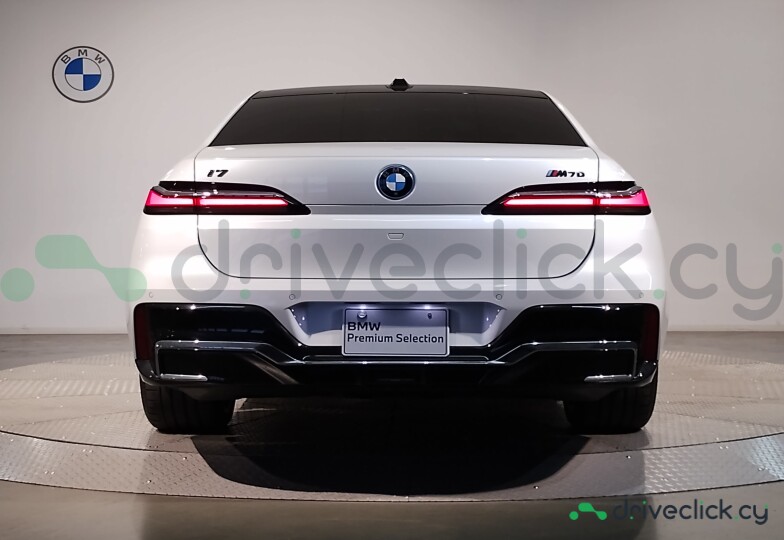BMW i7 White