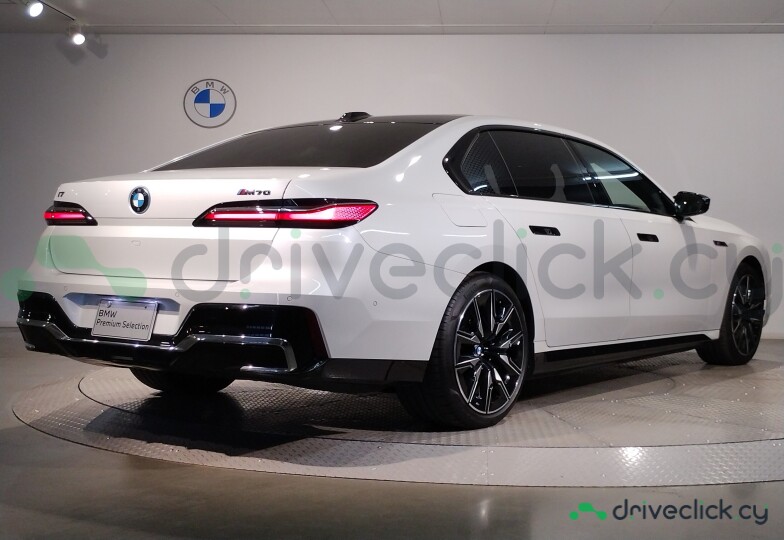 BMW i7 White