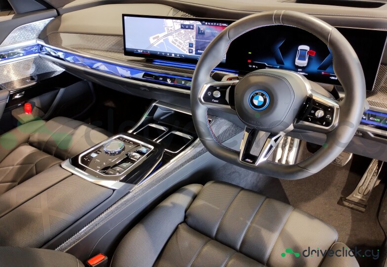 BMW i7 White