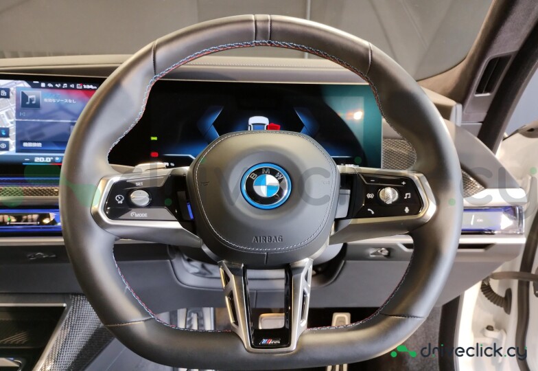 BMW i7 White