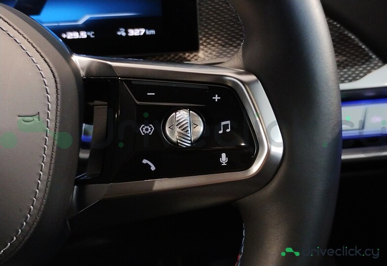 BMW i7 White