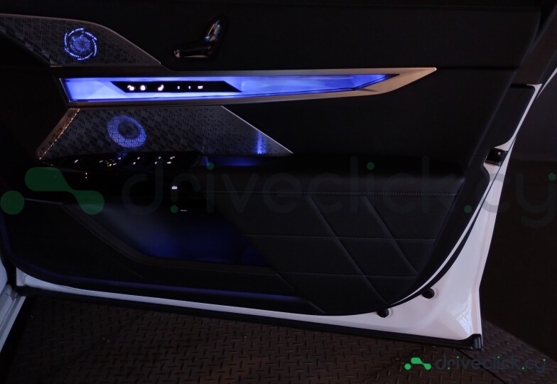 BMW i7 White