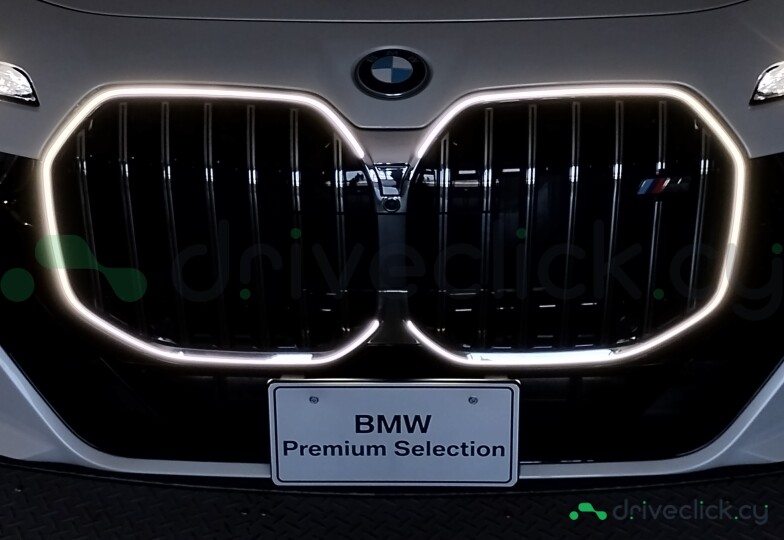 BMW i7 White
