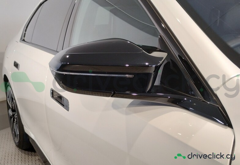 BMW i7 White