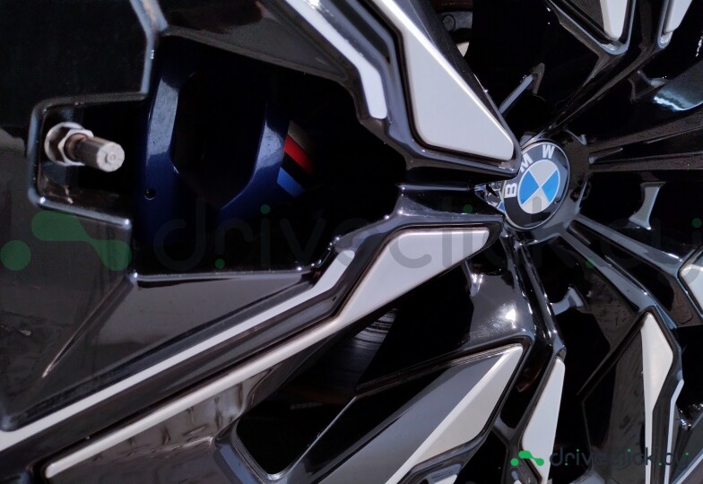 BMW i7 White