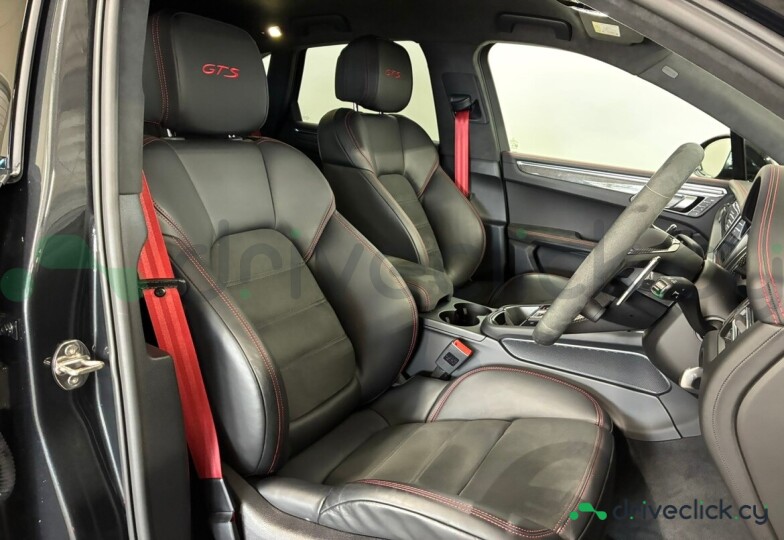 Porsche Macan Black