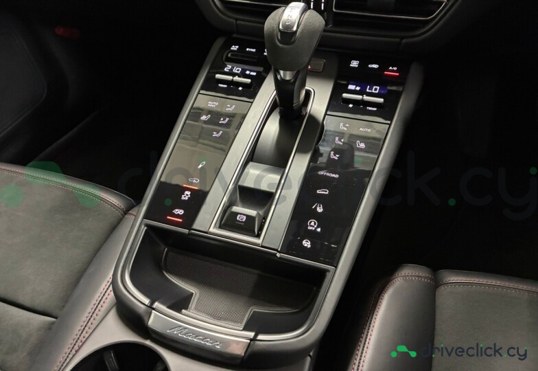Porsche Macan Black