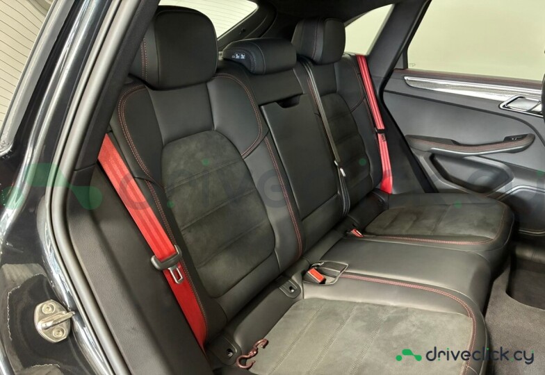 Porsche Macan Black
