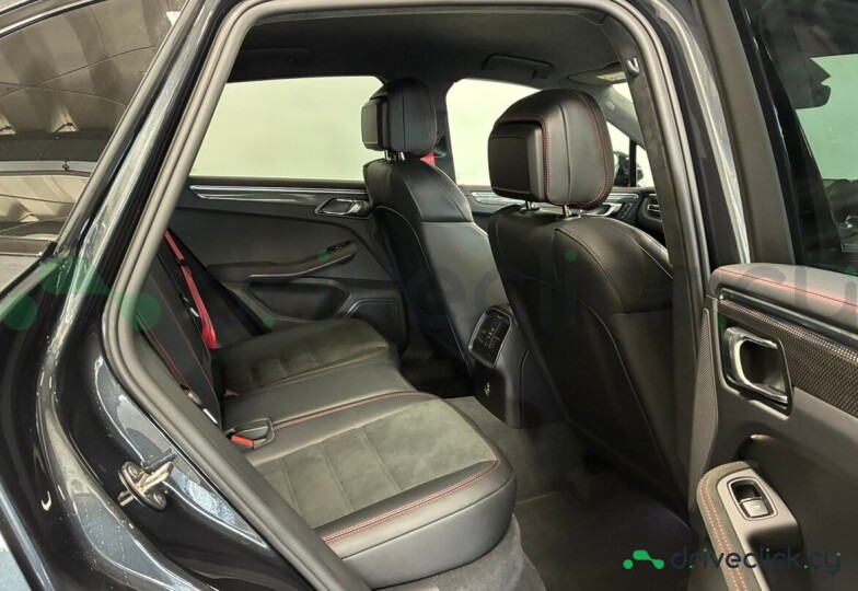 Porsche Macan Black