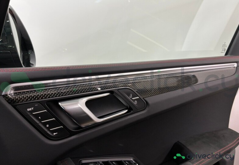Porsche Macan Black