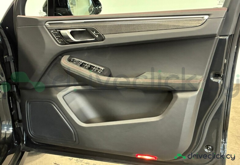 Porsche Macan Black