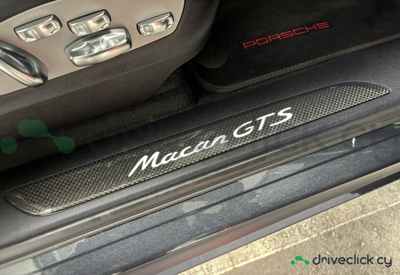 Porsche Macan Black