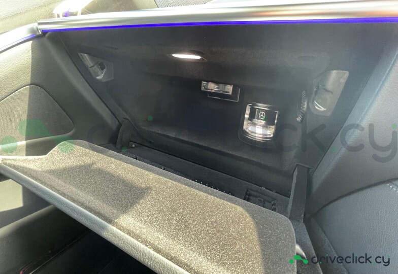 Mercedes S-class Белый