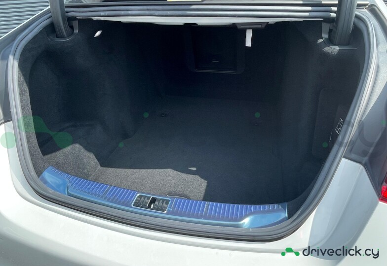 Mercedes S-class Белый