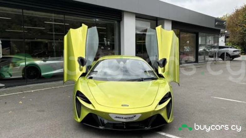 McLaren Artura Зеленый