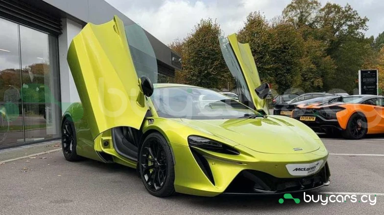 McLaren Artura Зеленый