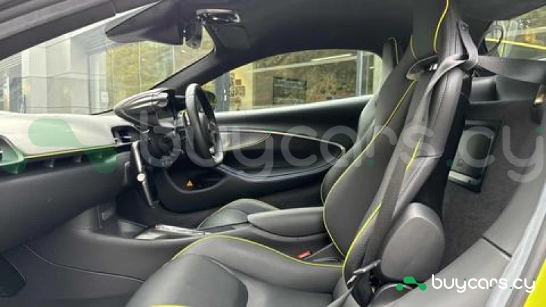 McLaren Artura Зеленый