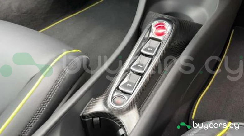 McLaren Artura Зеленый