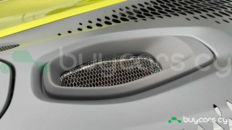 McLaren Artura Зеленый