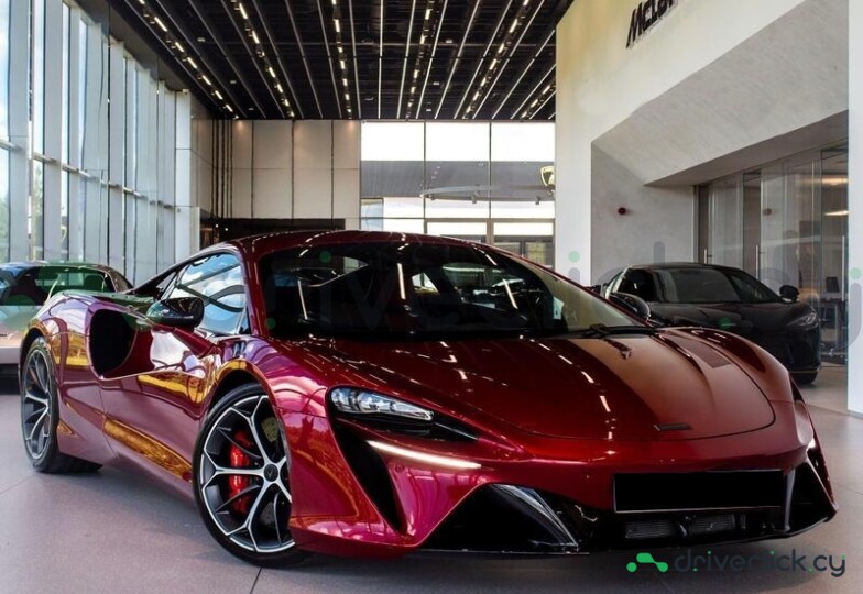 McLaren Artura Красный