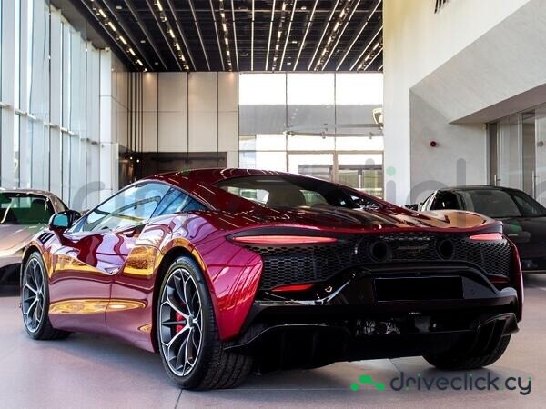 McLaren Artura Красный