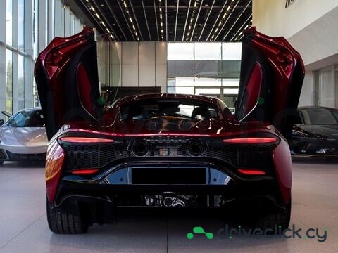 McLaren Artura Красный