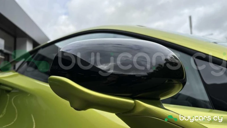 McLaren Artura Зеленый